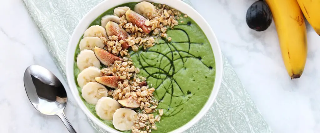 green smoothie bowl