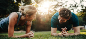 workout partners doing a plank
