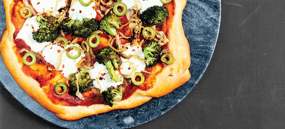 Broccoli, Fennel & Mozzarella Pizza